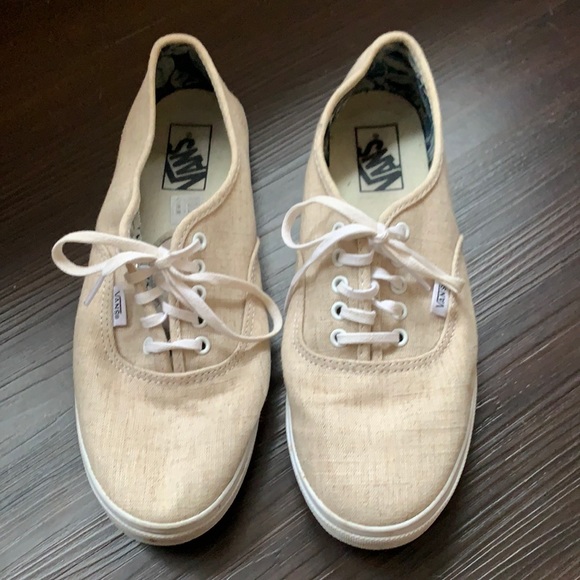 Vans - Picture 2 of 9